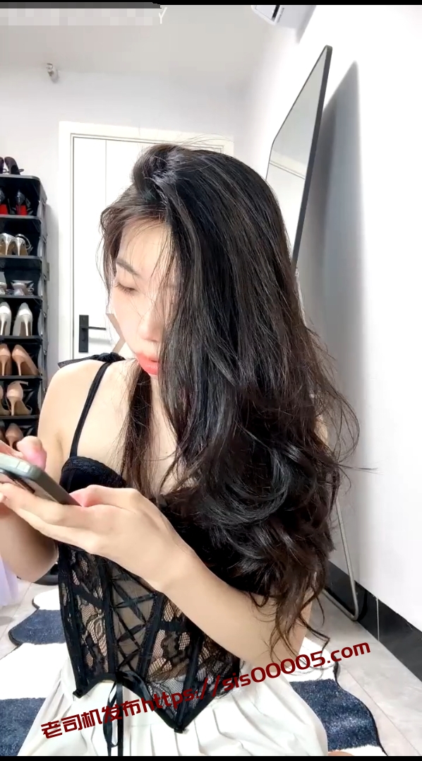 295 顶级骚浪贱黄播阿黑颜反差母狗「施施」诱惑丝袜长腿蜜桃臀