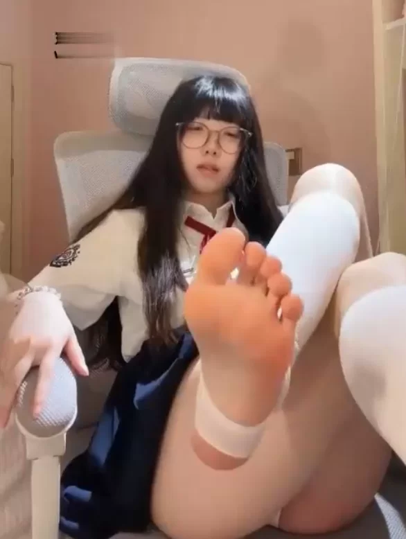 极品幼斯酱葱 聊天场发福利 30分钟榨了三次 多视角榨精 [1+900m][百度盘]