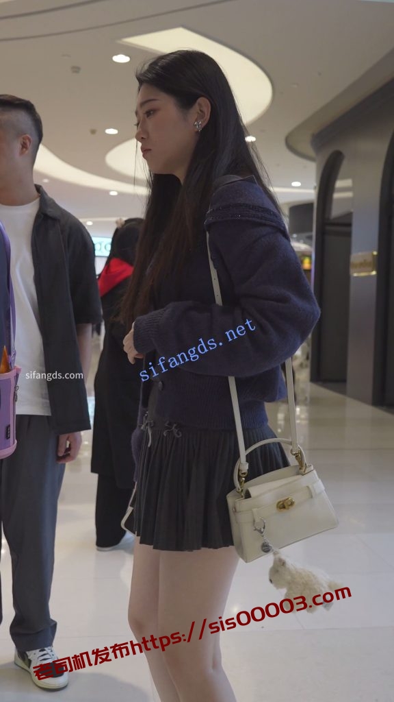 (BC-AA-587)百褶裙美女逛商场..细内衬挡不住微透蕾丝边内裤【1V】【448M】